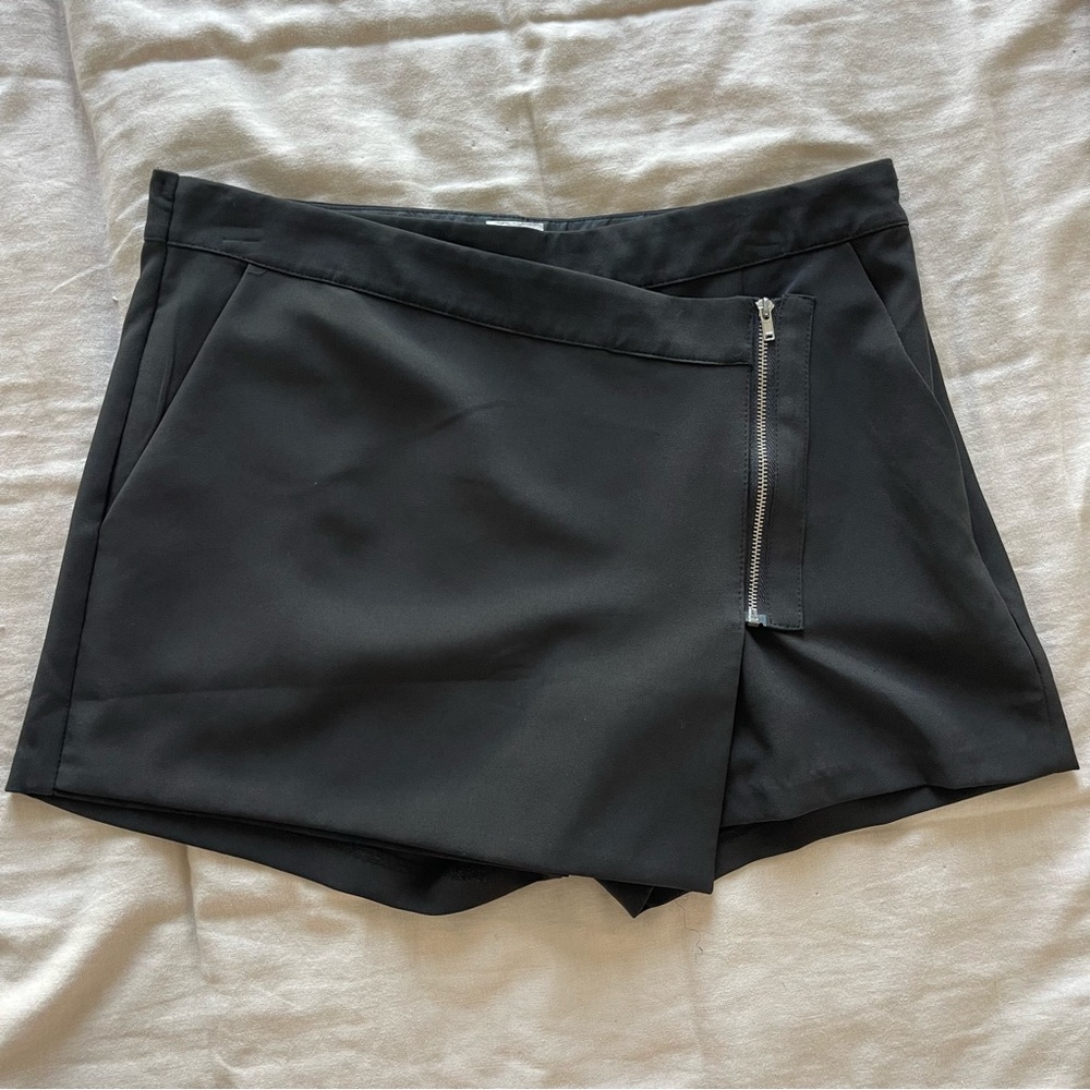 Black Skort